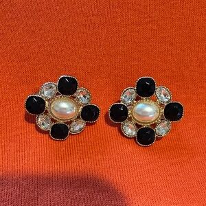 Elegant Black and Gold Pearl clip Earrings